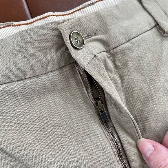 Tommy Bahama Silk Blend Khaki Front Pleat Shorts 34 9” Inseam - Picture 3 of 8